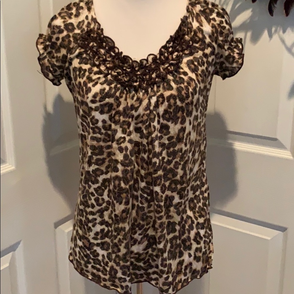 Animal print short sleeve top w ruffle detail